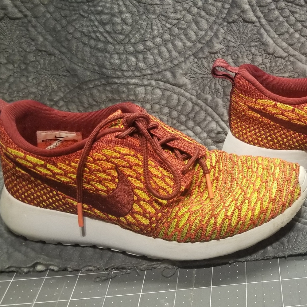 Nike Flyknit Roshe - Picture 4 of 10